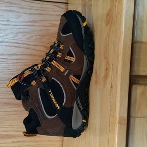 Merrell Yokota Trail Boots, Size 9, new in box